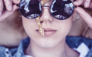 脸大脸胖适合什么眼镜，脸大脸胖适合什么眼镜好看