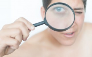 隐形眼镜变黄怎么清洗，隐形眼镜变黄怎么清洗干净