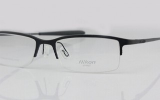 肤色暗黄配什么眼镜，肤色暗黄吃什么调理