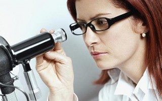 眼睛屈光不正配什么眼镜，眼睛屈光不正配什么眼镜好