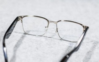 散光眼镜是什么镜片，散光眼镜是什么镜片类型